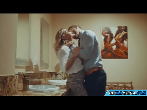 ❤️ 공공 화장실에서 가슴이 큰 금발이 당신을 유혹 할 때 ️ 홈메이드 포르노 ko.robosexshop.ru에서 ❤